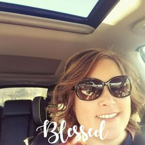 Meet your Posher, Jamora